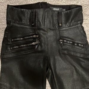 Hudson Jeans Los Angeles. Jeans Black Pants.  26.